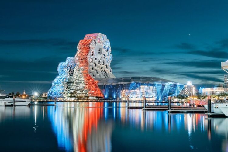 排隊人潮再現!2025法國生活節回歸首日 駁二湧萬人 排隊人潮再現!2025法國生活節回歸首日 駁二湧萬人