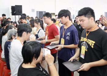 171位學生參加 台南白河火山碧雲寺做16歲成年禮