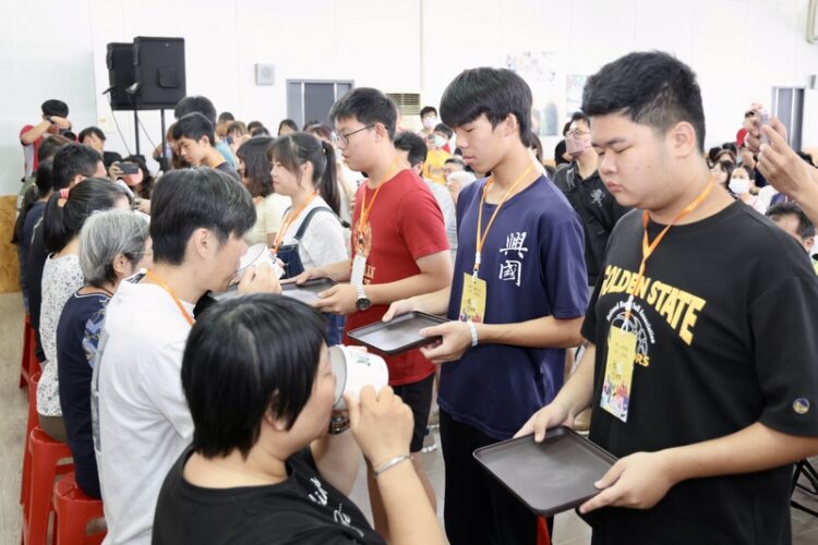 171位學生參加 台南白河火山碧雲寺做16歲成年禮 171位學生參加 台南白河火山碧雲寺做16歲成年禮