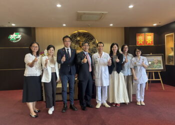 小港醫院獲越南175軍醫院50年來首度跨海邀請  全台唯一代表出席院慶盛典 高醫體系展現台灣醫療外交力