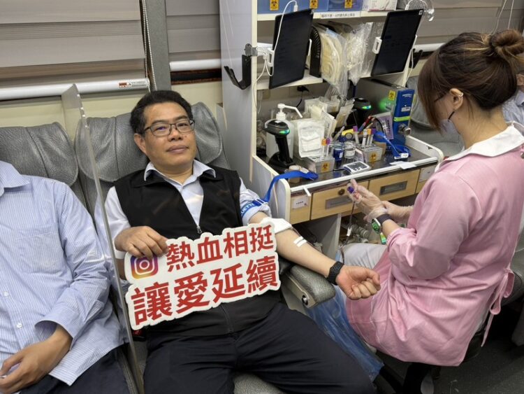 中油大林廠油愛 廠長許信豐號召同仁挽袖捐熱血 中油大林廠油愛 廠長許信豐號召同仁挽袖捐熱血