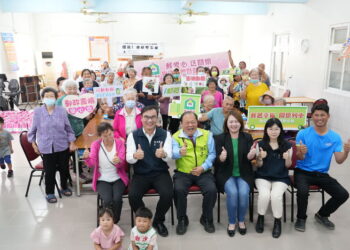 澎湖郵局前進白沙關懷長者 陳光復親赴送暖並宣導防詐