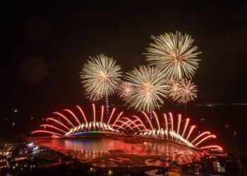 2025澎湖國際海上花火節「澎坊之夜」熱情登場 陳光復感謝澎坊15年支持