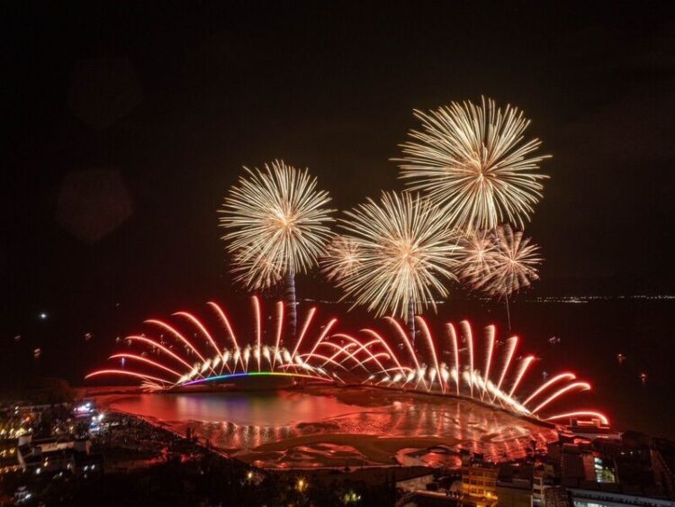 2025澎湖國際海上花火節「澎坊之夜」熱情登場 陳光復感謝澎坊15年支持 2025澎湖國際海上花火節「澎坊之夜」熱情登場 陳光復感謝澎坊15年支持