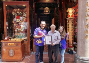 慈祐宮端午送暖 捐贈醫療輔具助雷特氏病友呼吸希望