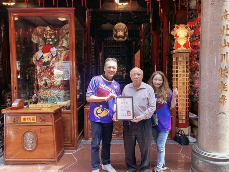 慈祐宮端午送暖 捐贈醫療輔具助雷特氏病友呼吸希望 慈祐宮端午送暖 捐贈醫療輔具助雷特氏病友呼吸希望