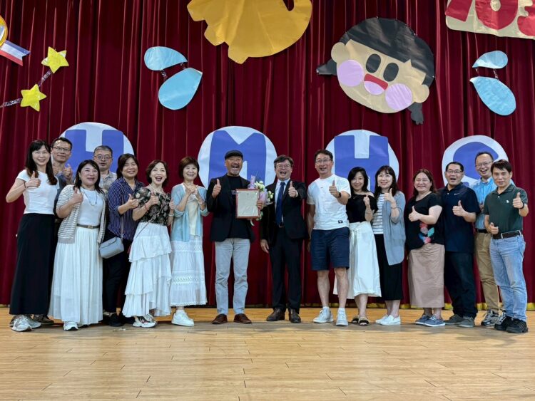 澎湖海事傑出校友、景文汽車玻璃董事長洪文聰捐百萬回饋母校 盼拋磚引玉助弱勢學子與國際教育 澎湖海事傑出校友、景文汽車玻璃董事長洪文聰捐百萬回饋母校 盼拋磚引玉助弱勢學子與國際教育