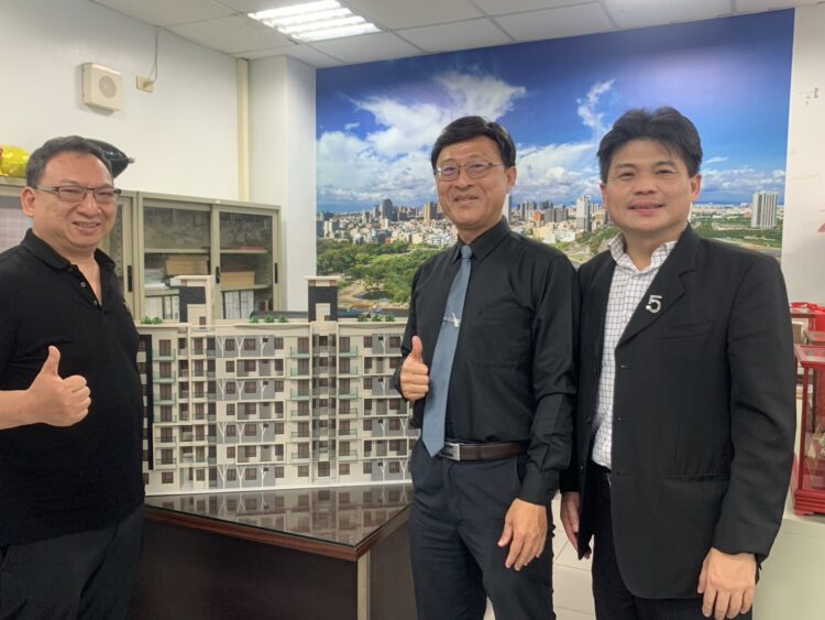 業界攜手育才 華廈建築模型、找房趣House91捐贈模型予崑山科大房地產系 強化房地產實務教學鏈結