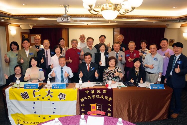 輔大校友總會改選 楊明勳榮任第七屆理事長 宣布啟動「創校百年校酒」認捐計畫 輔大校友總會改選 楊明勳榮任第七屆理事長 宣布啟動「創校百年校酒」認捐計畫