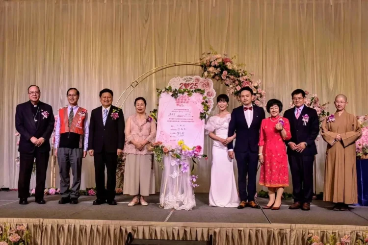 繁花盛開.百花齊放 花蓮縣春季集團結婚 縣長徐榛蔚為31對新人證婚獻上祝福 繁花盛開.百花齊放 花蓮縣春季集團結婚 縣長徐榛蔚為31對新人證婚獻上祝福