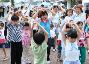吉安鄉親情假日「尋找拼圖」同樂 游淑貞陪伴「LOVE」遊戲說客語