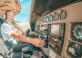 113年職類薪資揭露產業分化 機師月薪突破32萬、住宿餐飲業主管敬陪末座 基層最低2.9萬元