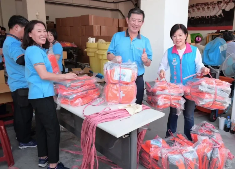 吉安鄉緊急避難包逐戶發放進行中 游淑貞動員志工支援及村鄰長發送