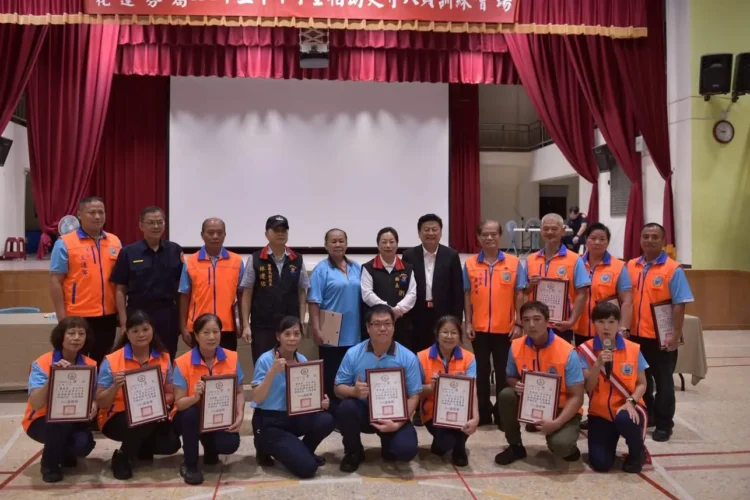 花蓮分局辦理114年上半年巡守人員常年訓練 縣長徐榛蔚出席表揚績優隊員 花蓮分局辦理114年上半年巡守人員常年訓練 縣長徐榛蔚出席表揚績優隊員