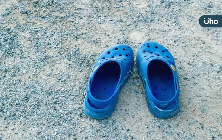 明令禁止「洞洞鞋」穿去學校!美國校園、迪士尼都聲明:恐跌倒致命 明令禁止「洞洞鞋」穿去學校!美國校園、迪士尼都聲明:恐跌倒致命