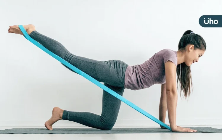 大腿粗、臀部大⋯梨形身材怎麼瘦？「5種彈力帶訓練」打造緊緻曲線