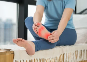 每天穿同雙鞋小心得香港腳！皮膚科醫揭「足部衛生4習慣」可預防