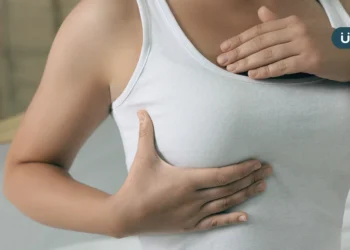 乳頭出血竟是「乳頭內長腫瘤」！醫示警「1狀況」乳癌機率恐增5倍