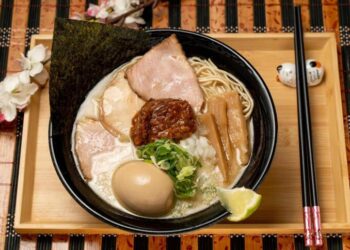 板橋在地激推濃厚系拉麵湯頭 免費加麵吃超飽