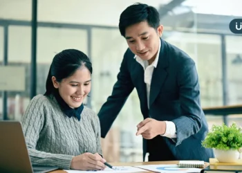 主管別對年輕員工說「你真的很棒」？資深顧問揭「1關鍵」容易踩雷