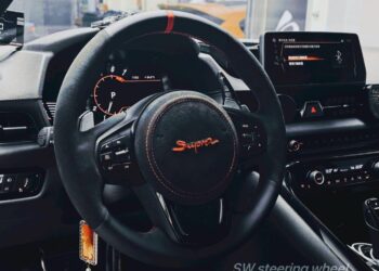 現場施工、當天交車 新竹方向盤改裝升級操控手感