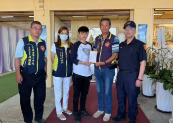 吉安警偕吉安義警第二中隊捐助棺木及骨灰罈資助弱勢家庭