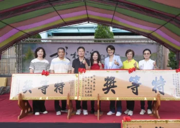 竹山鎮杉林溪春茶賽頒獎展售 許縣長趕場祝賀