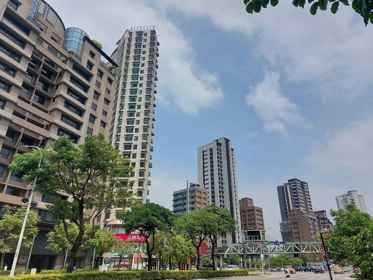 多撐2年賣房省200萬稅金 又怕房價下跌虧更大 專家建議這樣解套 多撐2年賣房省200萬稅金 又怕房價下跌虧更大 專家建議這樣解套