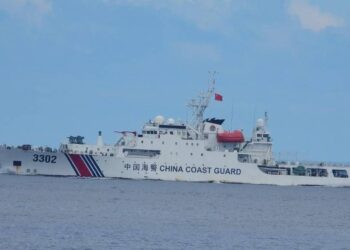 中國海警船侵擾我東沙水域 海巡署艦船全程監控驅離 強烈譴責中國灰色地帶侵擾