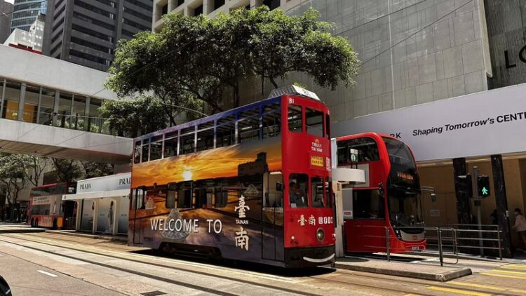 臺南春秋魅力亮相叮叮車 香港街頭再掀古都旅遊熱 臺南春秋魅力亮相叮叮車 香港街頭再掀古都旅遊熱