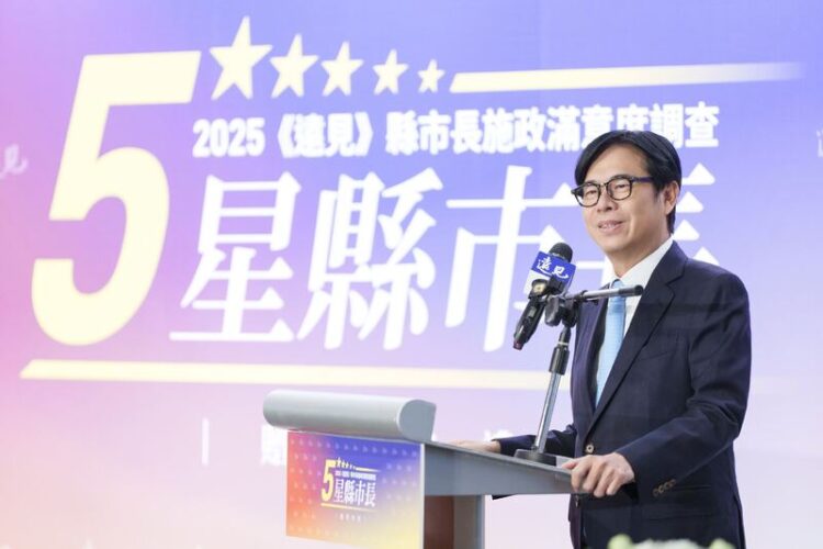 出席遠見雜誌五星市長頒獎 陳其邁：努力撕去標籤 自信勇敢前進