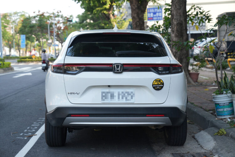 高市推識別貼紙 提醒用路人合宜互動 支持聽障朋友行車更安心