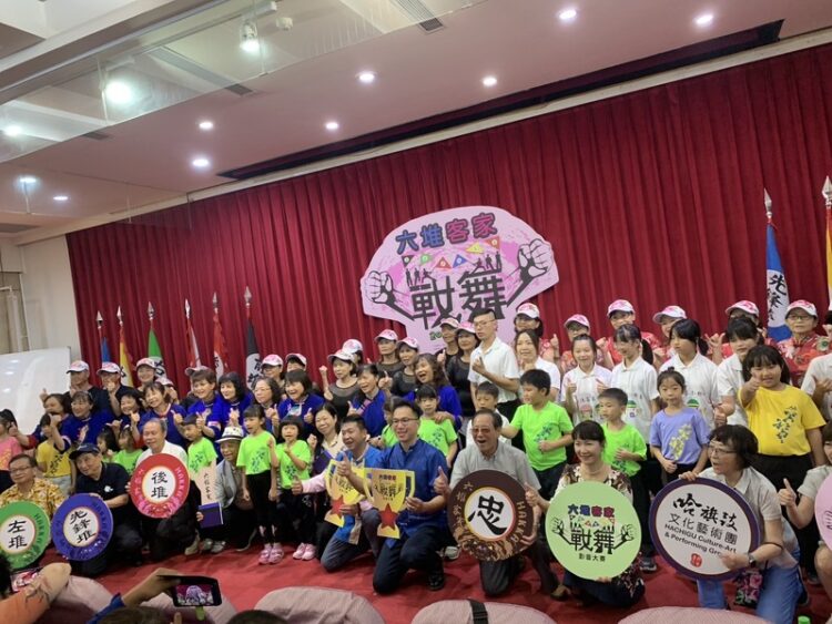 「係六堆人」燃爆六堆日！最萌國小隊舞出文化自信