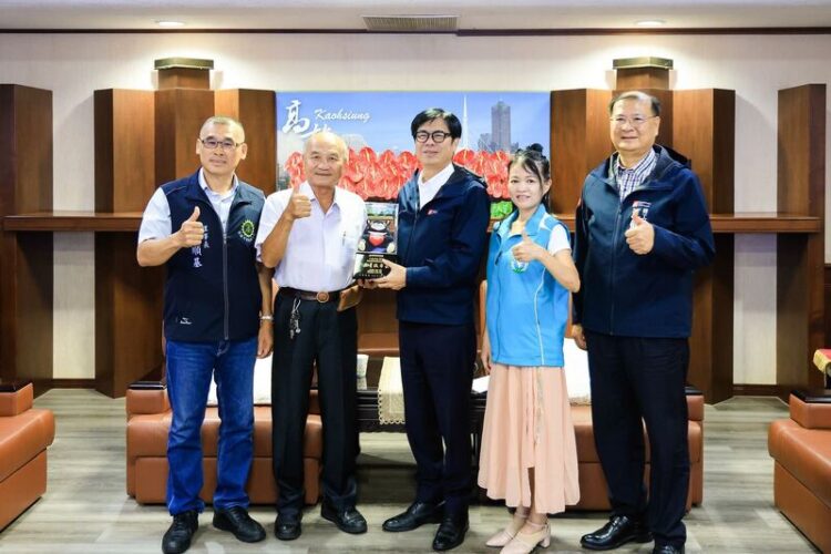 高市三大總工會拜會市府 陳其邁:深化勞工權益保障 攜手打拚高雄未來 高市三大總工會拜會市府 陳其邁:深化勞工權益保障 攜手打拚高雄未來