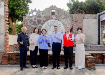 行政院長卓榮泰走訪屏東勝利星村 周春米盼中央挹注經費