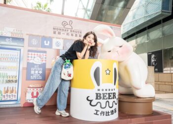 《星期一的布魯斯出差中 主題特展》夢時代登場 4米高氣偶X雙主題拍照區 解鎖社畜厭世瞬間