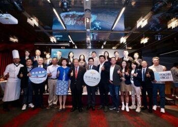 福容大飯店推「澎嶼宴」海鮮桶 陳光復站臺代言邀請遊客品味澎湖海味