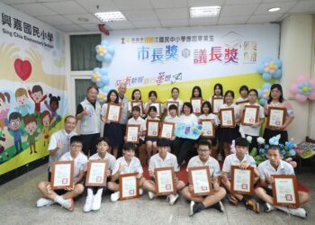 「交織新程 嘉行夢想」嘉義市長黃敏惠親頒市長獎 表揚418位畢業生並送上祝福