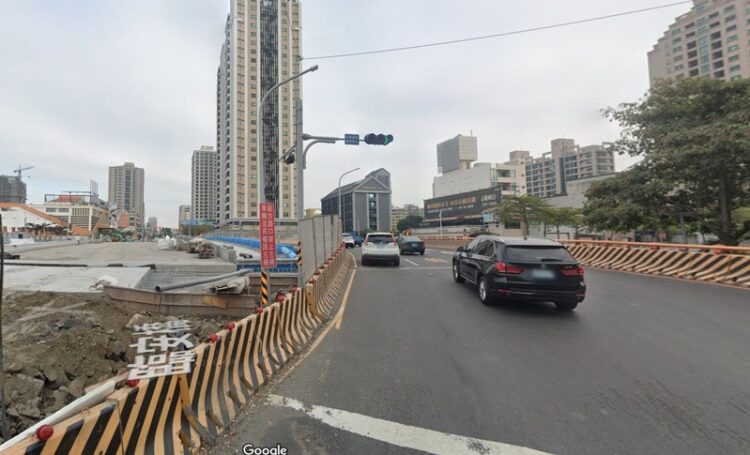 配合臨安橋改建 安平路、府前一街及民生路二段部分車道16日封閉改道,17日下午全線通車 配合臨安橋改建 安平路、府前一街及民生路二段部分車道16日封閉改道,17日下午全線通車