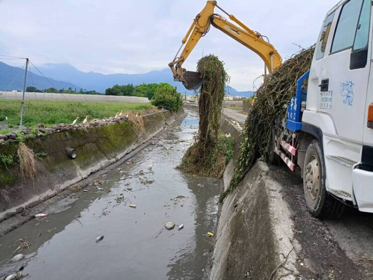 因應汛期來臨 屏東縣加強區排清理作業