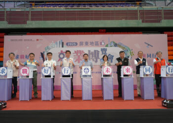 勞動部高分署舉辦屏東縣最大場就業博覽會 「e化面試」 企業與民眾媒合效率大躍進