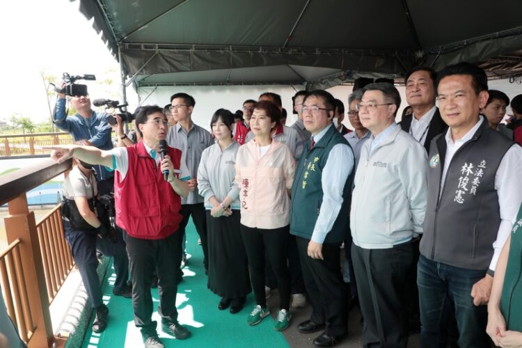 行政院長卓榮泰視察曾文溪排水 黃偉哲親自陪同爭取補助推動水利建設