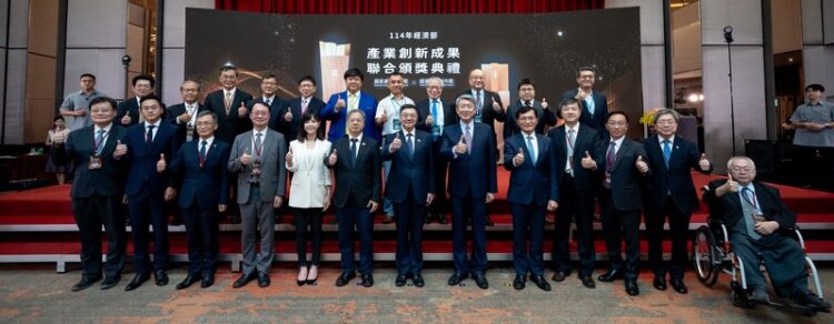 榮獲國家級肯定!高市府經發局奪「國家產業創新獎」績優創新獎 榮獲國家級肯定!高市府經發局奪「國家產業創新獎」績優創新獎