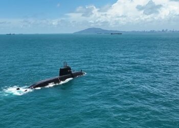 「海鯤軍艦」首次浮航海試順利完成