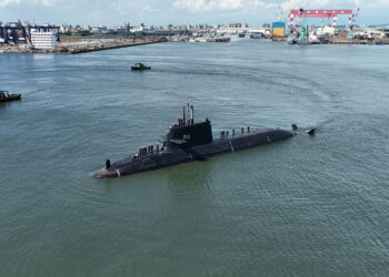 媒體指稱海鯤軍艦左艦艏「艇體變形」 台船：該處聲納護罩內因裝置聲納元件而凸起 絕無變形！