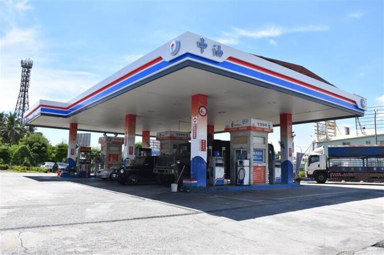 中油公司自明（23）日凌晨零時起汽、柴油各調漲0.1元