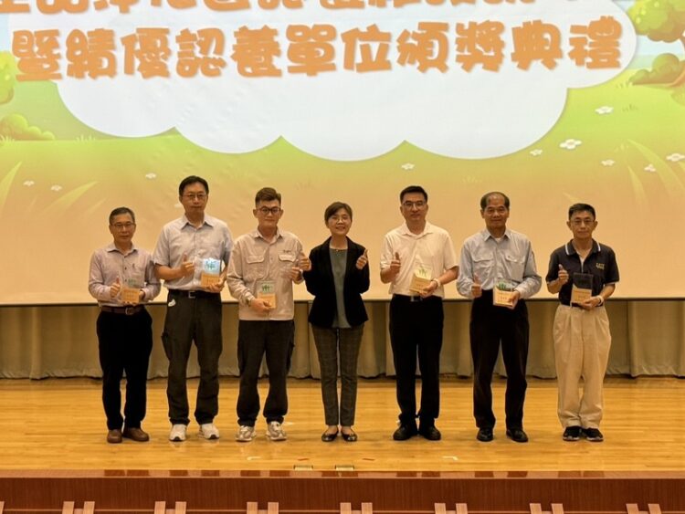 中油大林煉油廠榮獲優良空品淨化區認養單位模範獎殊榮 中油大林煉油廠榮獲優良空品淨化區認養單位模範獎殊榮