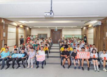 嘉義縣表揚國中會考5A學子，頒出總獎金66萬2000元