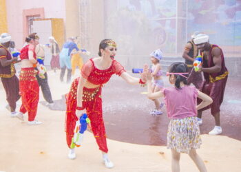 對抗酷暑義大世界莫屬！ 全台唯一水戰遊行 還有期間限定水樂園 今夏義起玩水吧 !