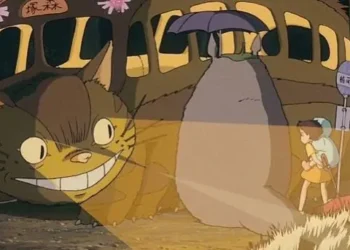 月台上的爺爺無助徘徊 警化身龍貓巴士載他找回家的記憶